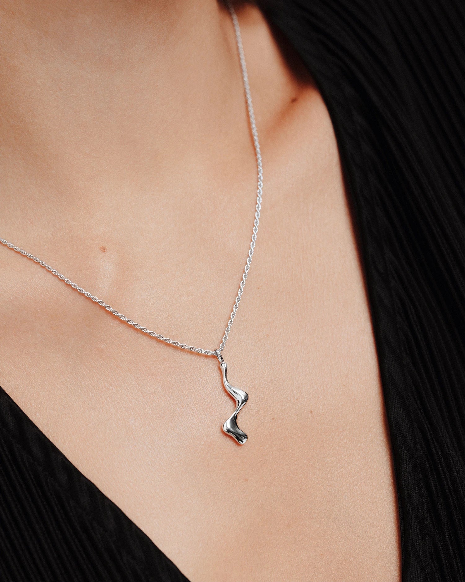 Poise Flow Necklace