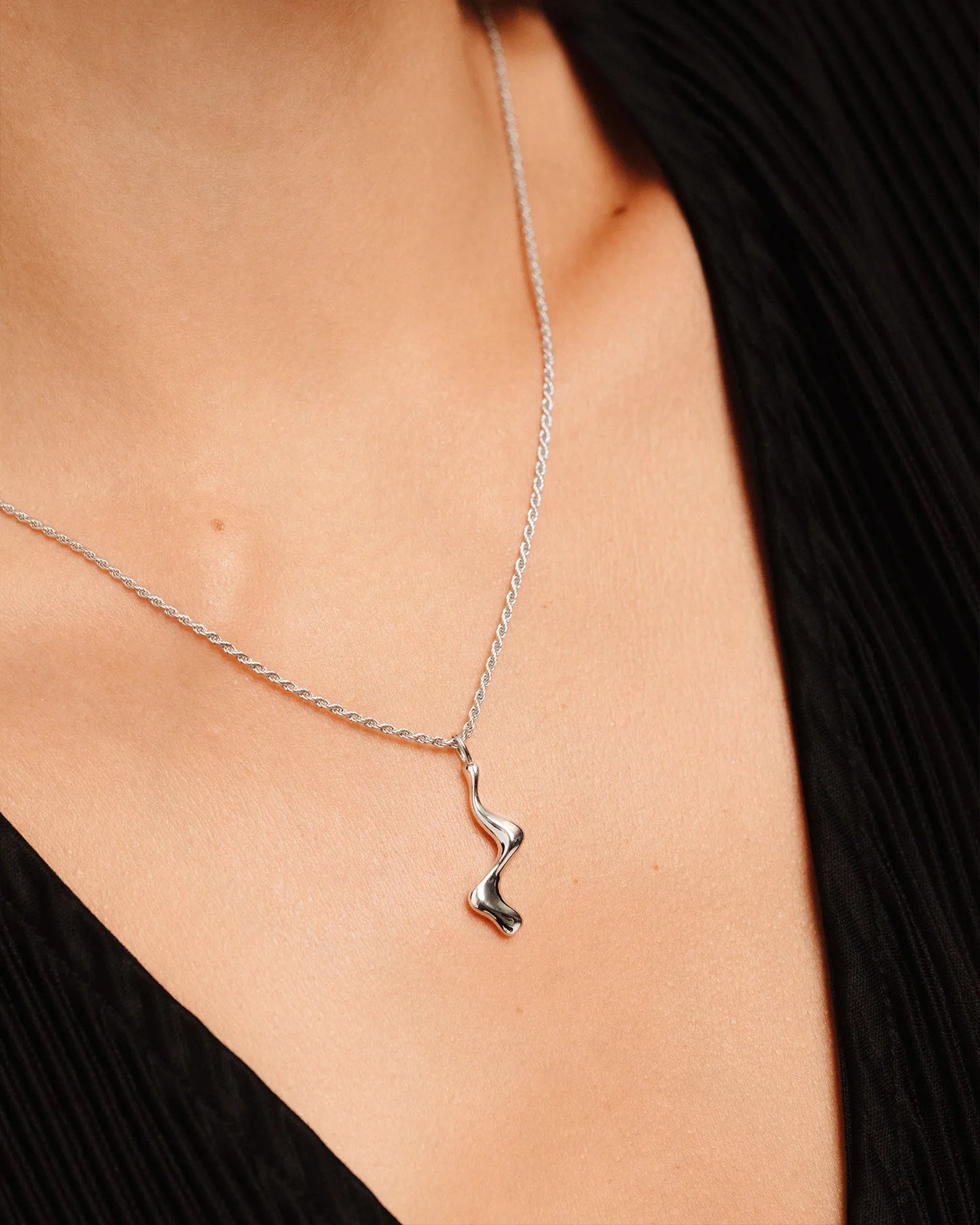 Poise Flow Necklace